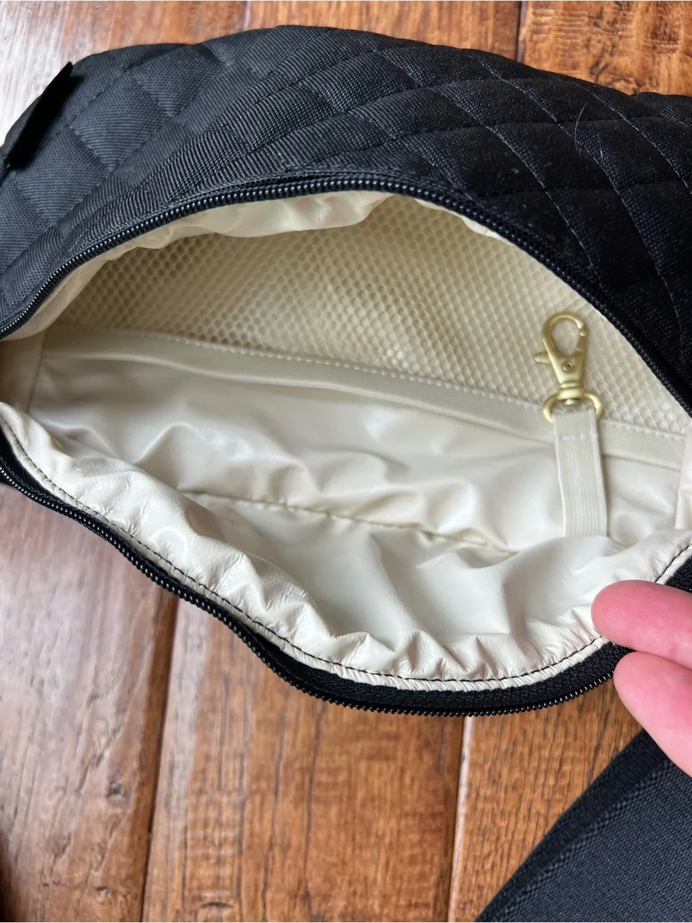 Quilted Black Crossbody Belt Bag with Adjustable Strap - Picture 3 of 4